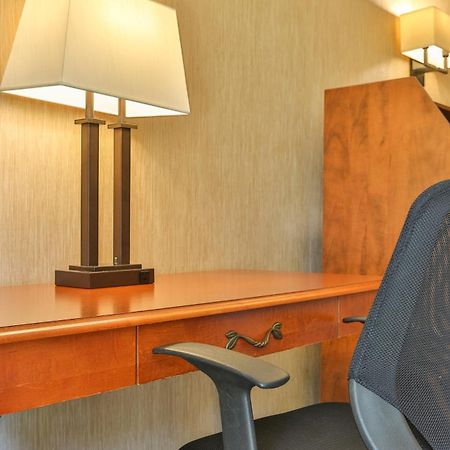 Best Western Brantford Hotel And Conference Centre Экстерьер фото