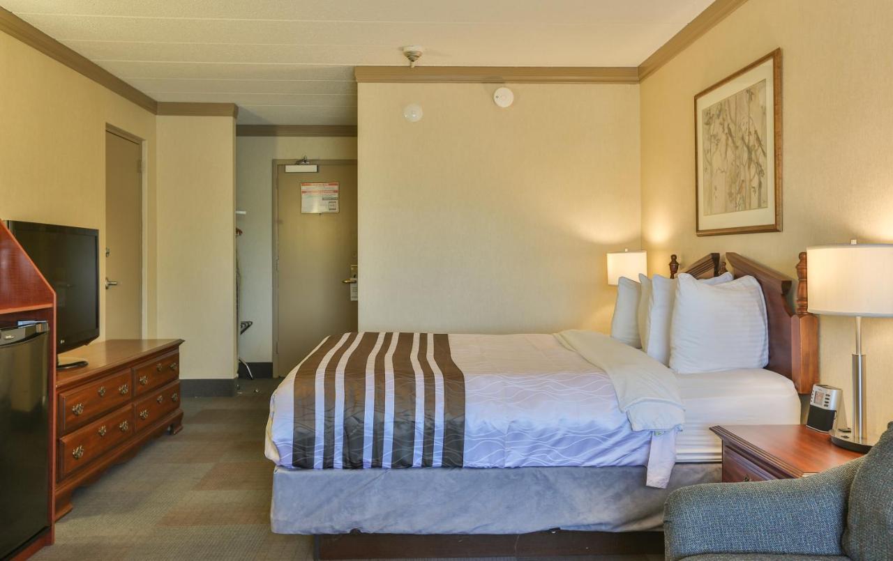 Best Western Brantford Hotel And Conference Centre Экстерьер фото