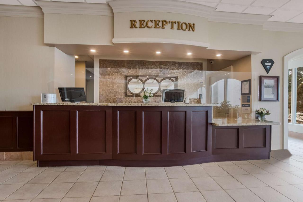 Best Western Brantford Hotel And Conference Centre Экстерьер фото