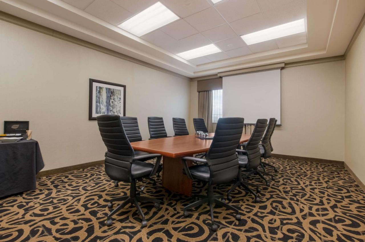 Best Western Brantford Hotel And Conference Centre Экстерьер фото