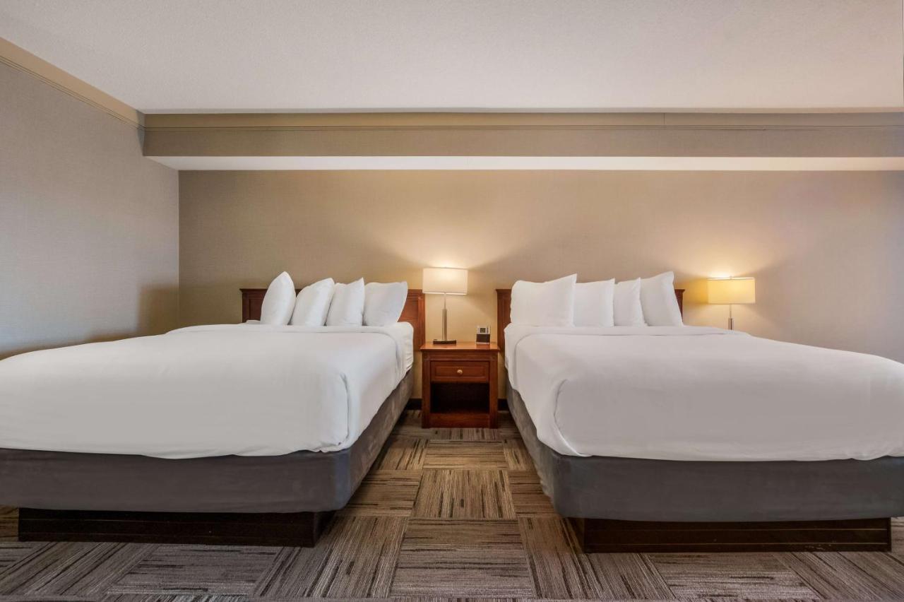 Best Western Brantford Hotel And Conference Centre Экстерьер фото