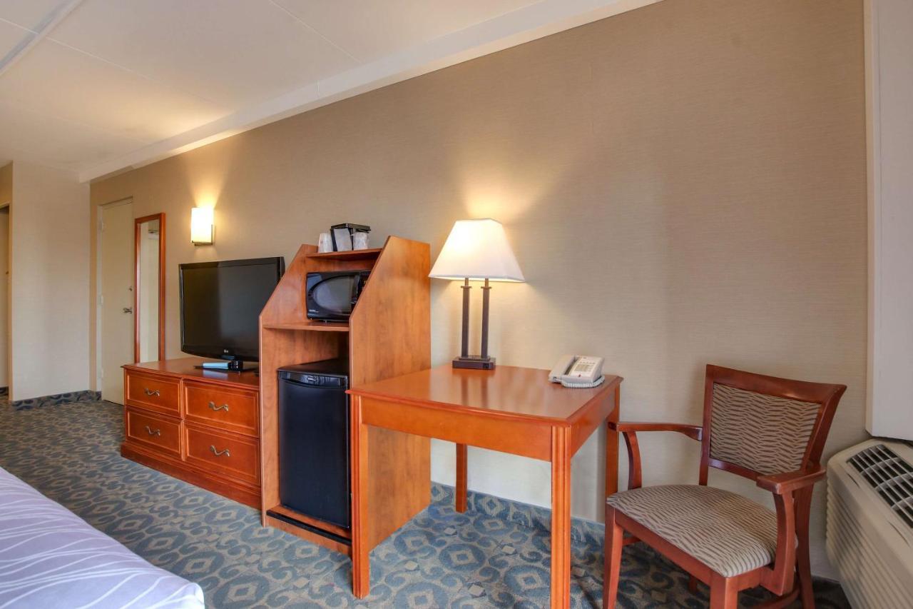 Best Western Brantford Hotel And Conference Centre Экстерьер фото