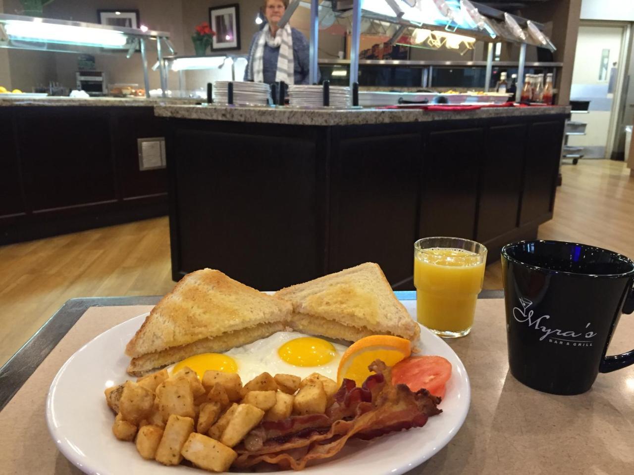 Best Western Brantford Hotel And Conference Centre Экстерьер фото
